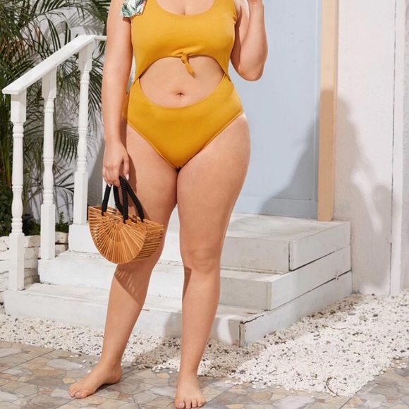 New bathing suit - Picture 3 of 5